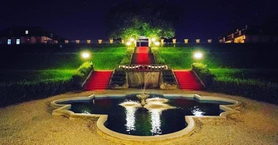 Vila Rozalia Garden Gate Авриг Экстерьер фото