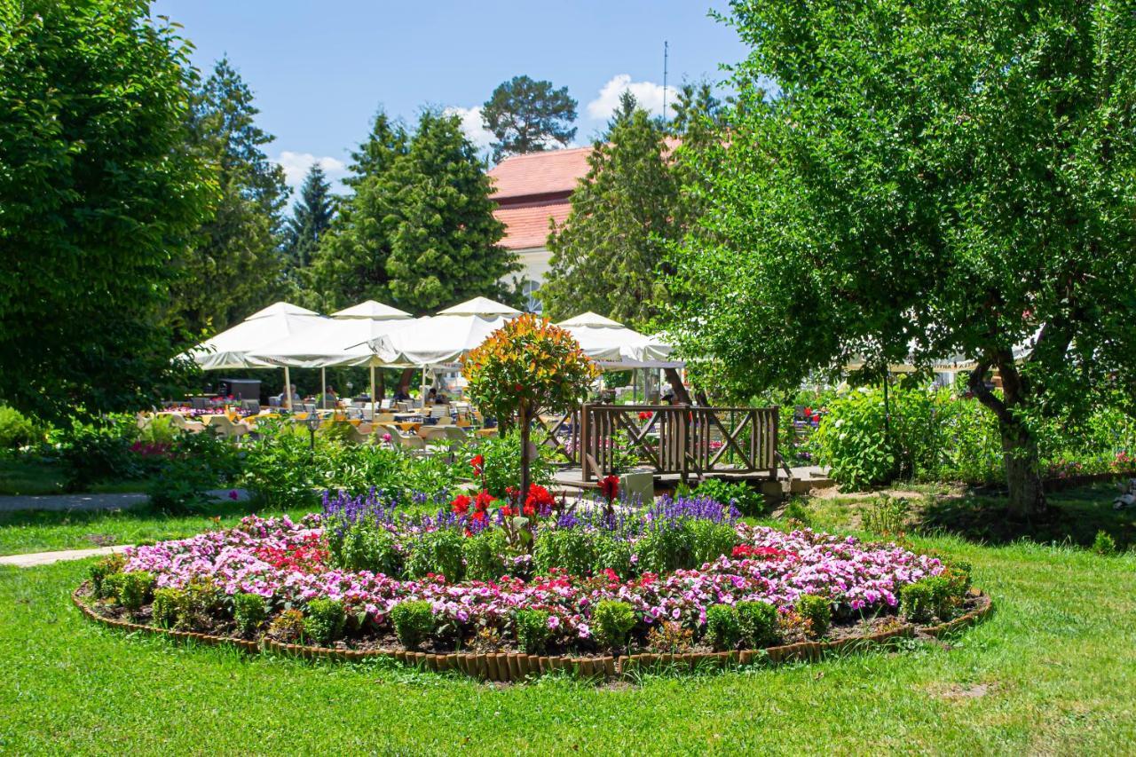 Vila Rozalia Garden Gate Авриг Экстерьер фото