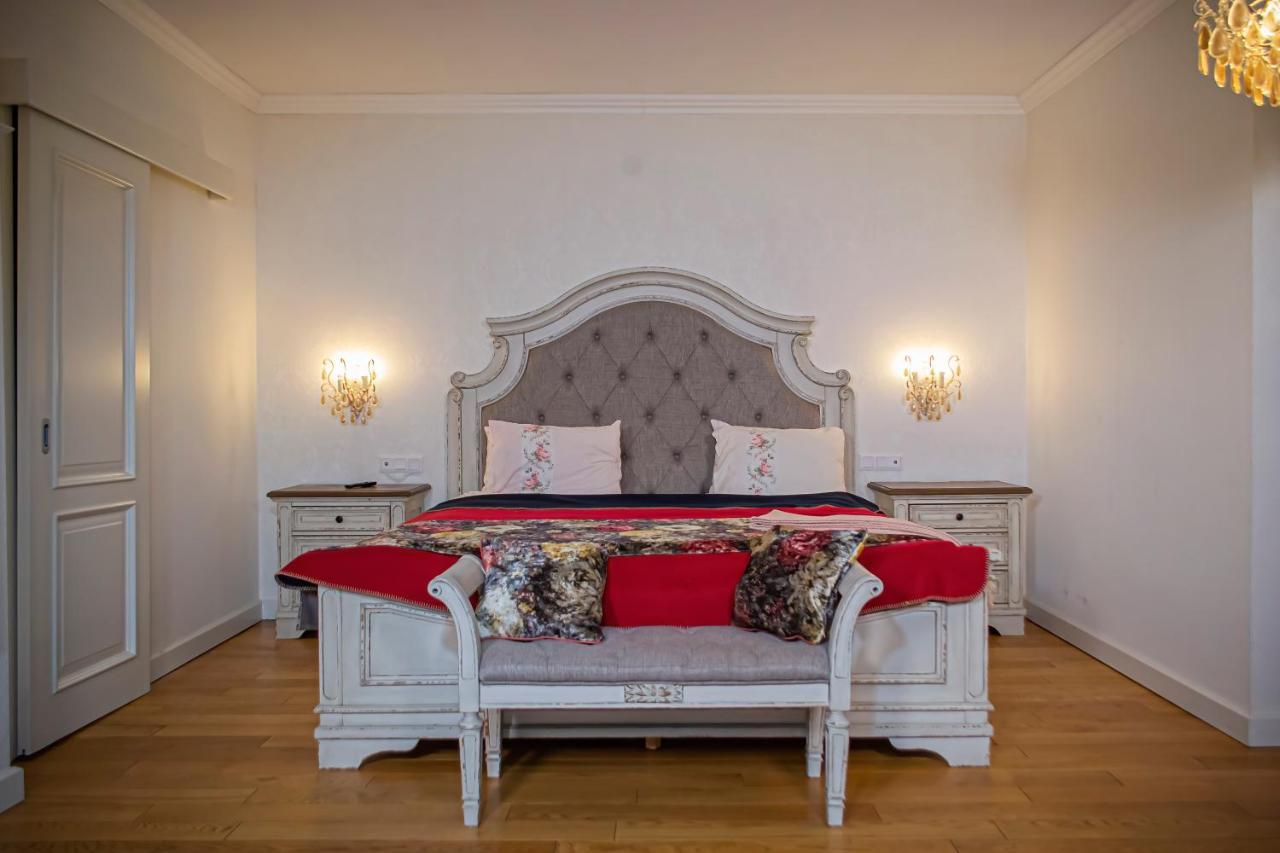 Vila Rozalia Garden Gate Авриг Экстерьер фото